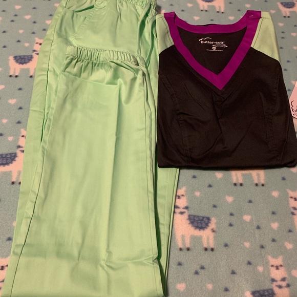 Scrub sets - Picture 7 of 8